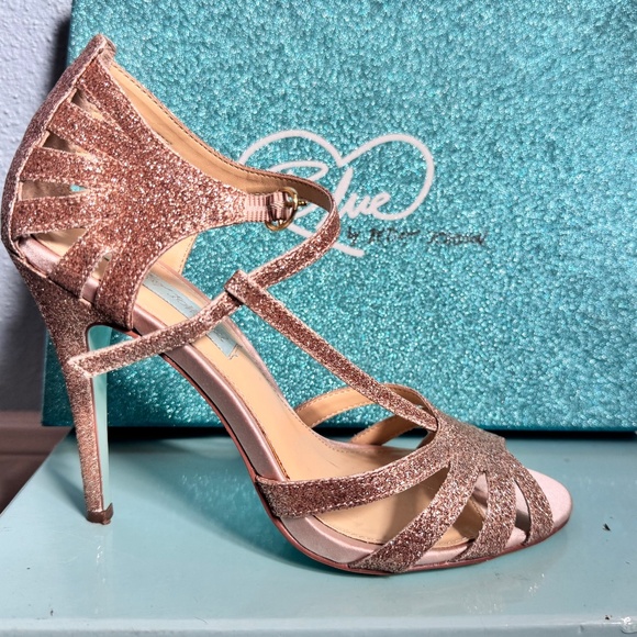 Betsy Johnson SB-TEE Champagne Size 7 - Picture 2 of 6